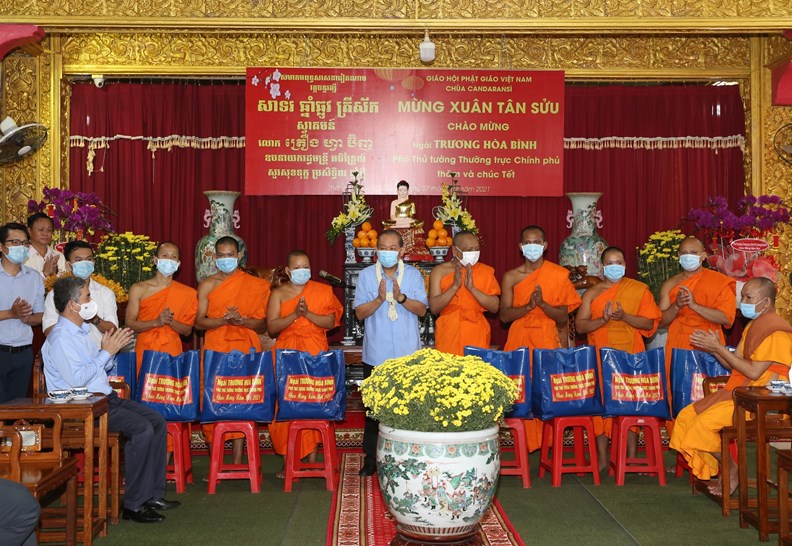 Phó Thủ tướng Trương Hòa Bình chúc Tết chư tăng, phật tử Khmer - ảnh 2
